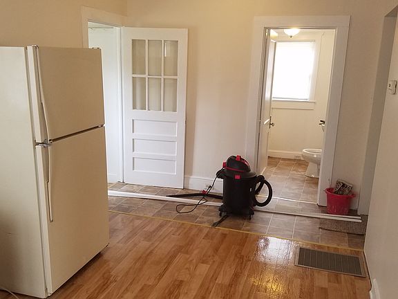 2nd image of 401 Celia St