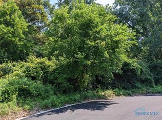 8944 & 8952 Rolling Hill Rd, Holland, OH 43528