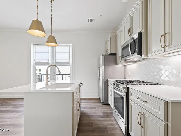 200 Prescott Blvd #303 — Photo 4
