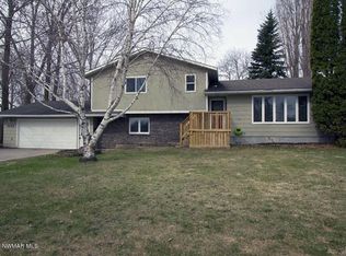 1133 Greenhill Dr, Thief River Falls, MN 56701