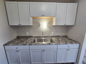 2 bed, 1.5 bath, $825, 2 beds  1.0 baths (750 sqft)