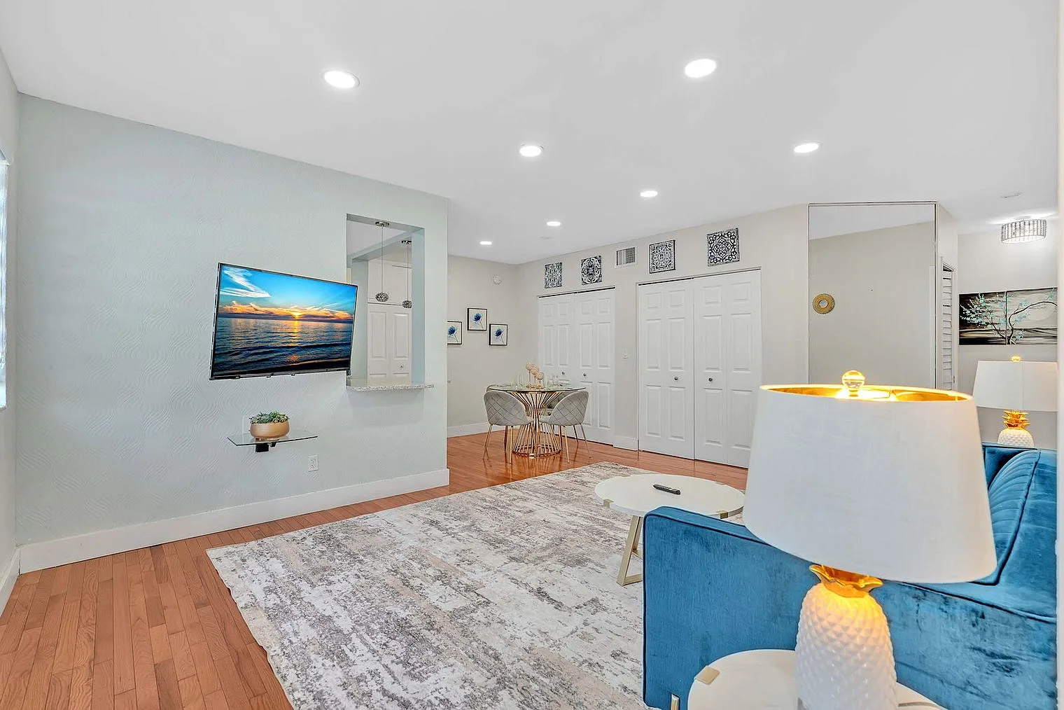 1 bed, 1.0 bath, 796 sqft, $4,608 — Photo 3