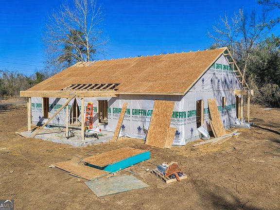 2nd image of 27 Bluegill Rd