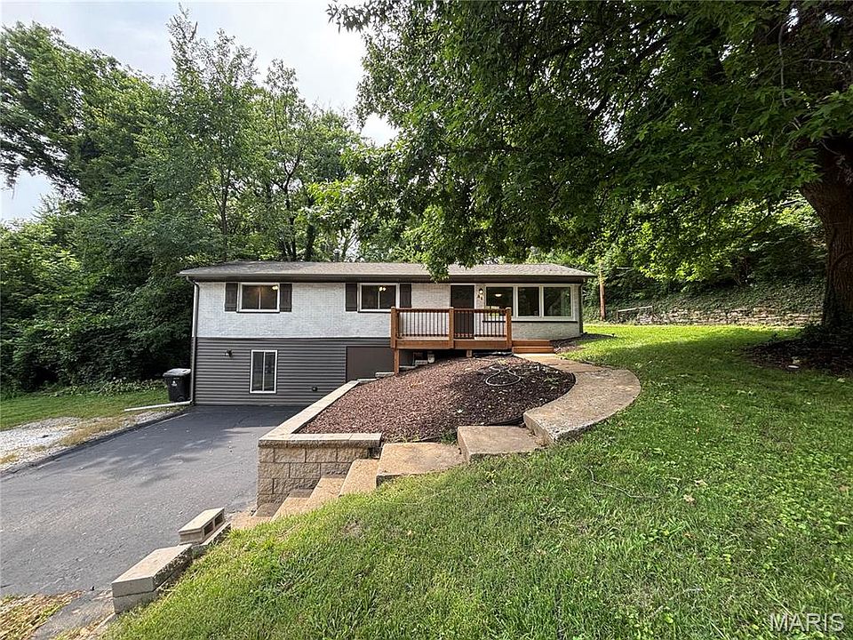 1st image of 31 Highwood Dr