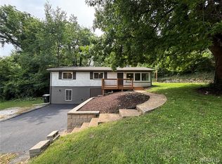31 Highwood Dr, Belleville, IL 62223