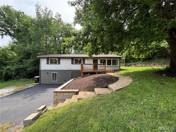 31 Highwood Dr, Belleville, IL 62223