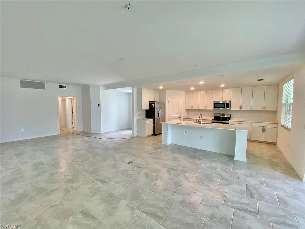 3 bed, 2.0 bath, 1741 sqft, $2,800 — Photo 2