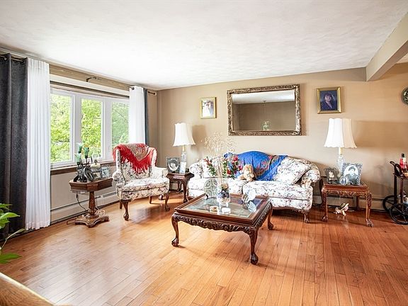 4th image of 166 Stonehaven Rd