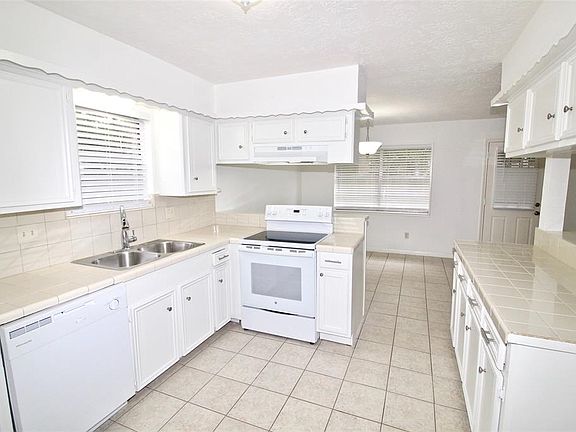3rd image of 10110 Margate Dr