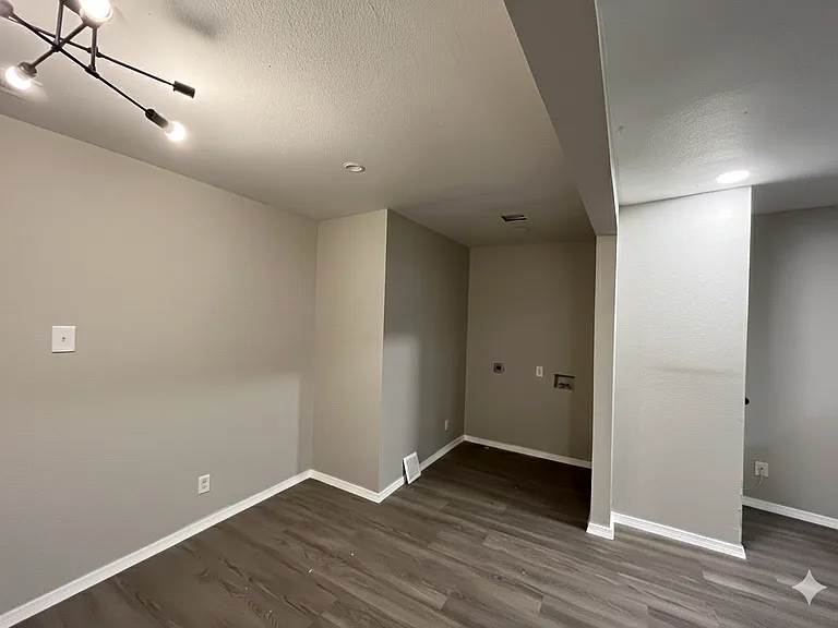 2445 Hudspeth Ave — Photo 16