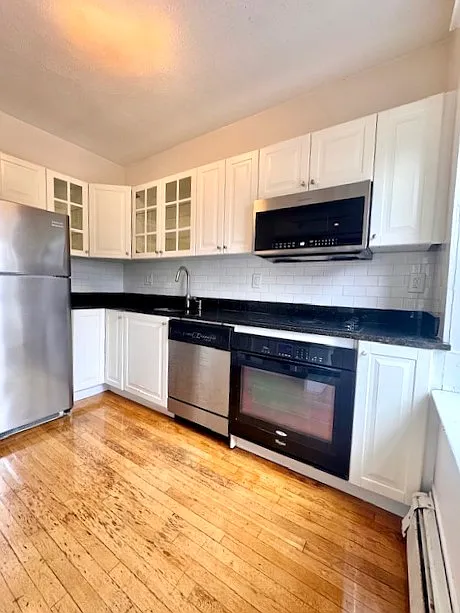 2 bed, 1.0 bath, 872 sqft, $2,800 — Photo 3