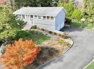 32 Berry Ct, Tappan, NY 10983