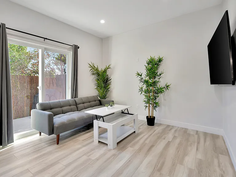 5565 Ostin Ave — Photo 61