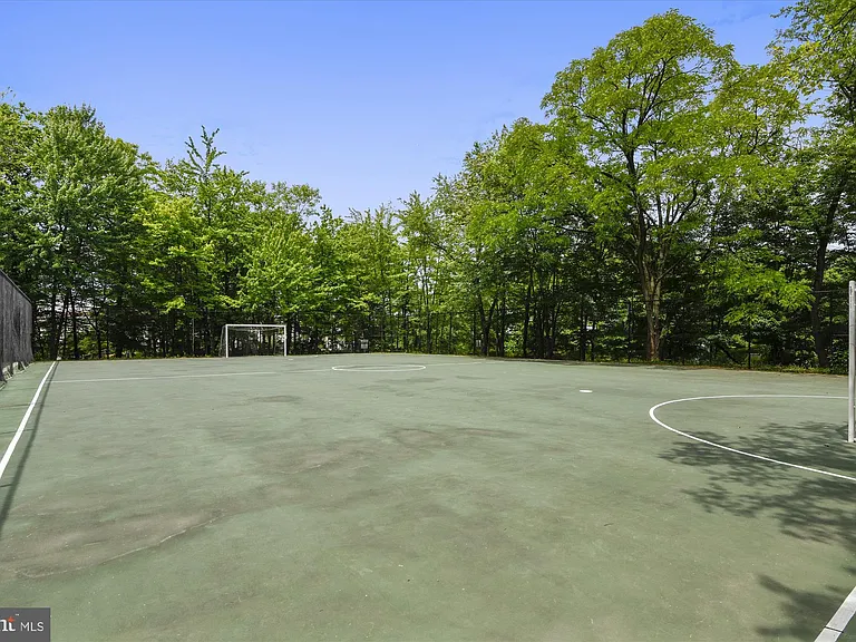 8370 Greensboro Dr #422 — Photo 39