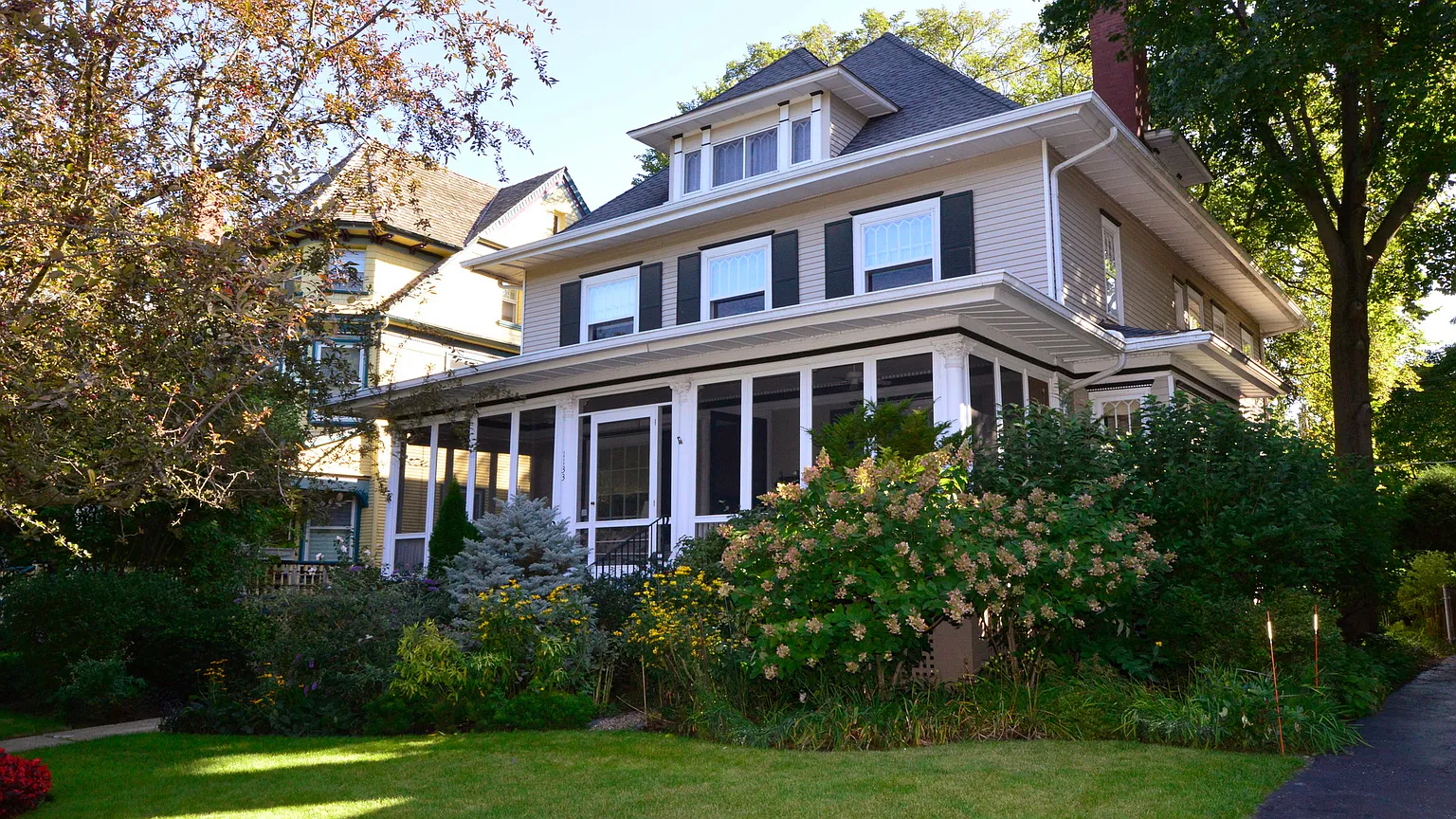 1133 Forest Ave photo 1