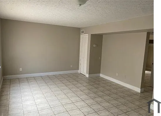 2 bed, 900 sqft, $1,500 — Photo 2