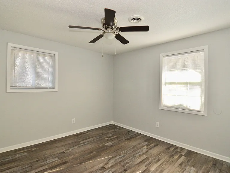 524 Laverne Ave — Photo 10