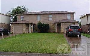 1st image of 816 NW Summercrest Blvd