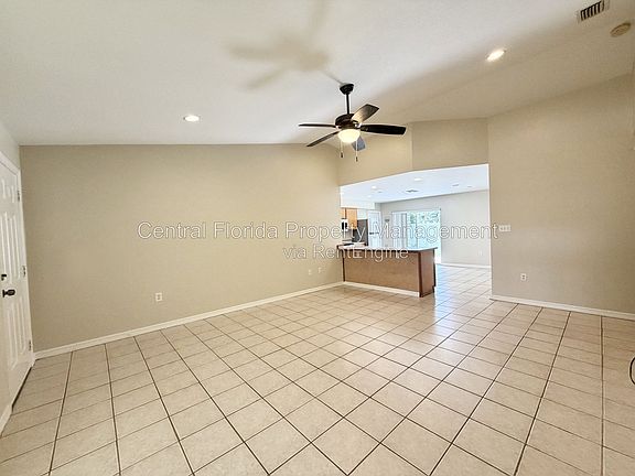 2nd image of 939 Pecan St