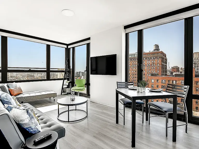 415 W 120th St #PENTHOUSE — Photo 2