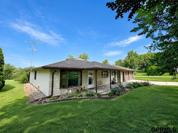 715 Lakeview Dr, Eagle, NE 68347