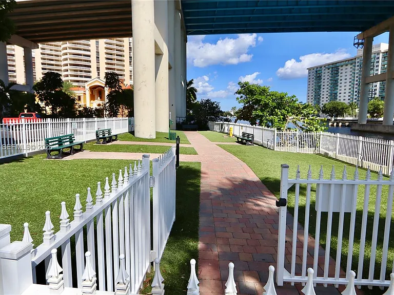3600 Mystic Pointe Dr #1115 — Photo 61