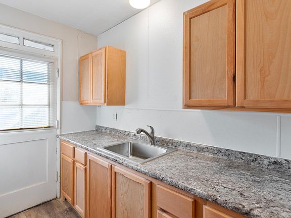 5th image of 120 Church St