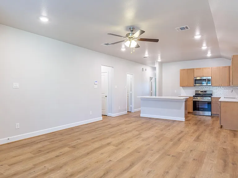 801 Roosevelt — Photo 3