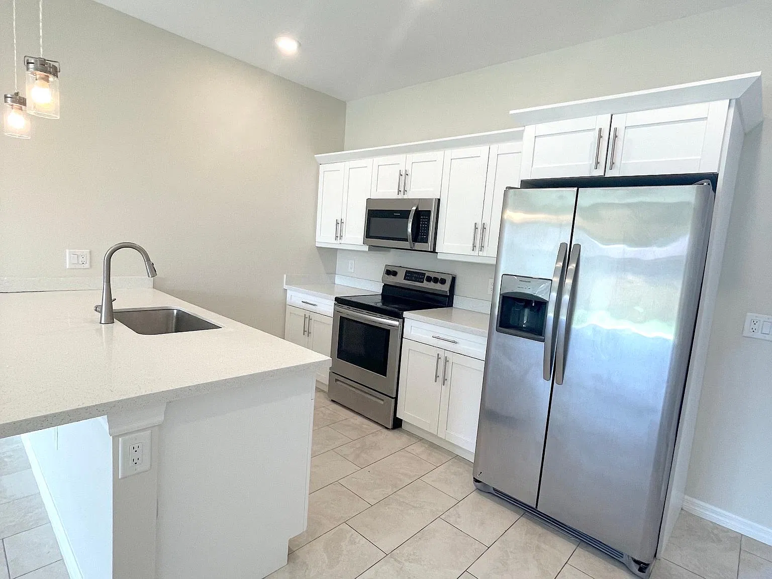 3 bed, 1200 sqft, $1,600 — Photo 3