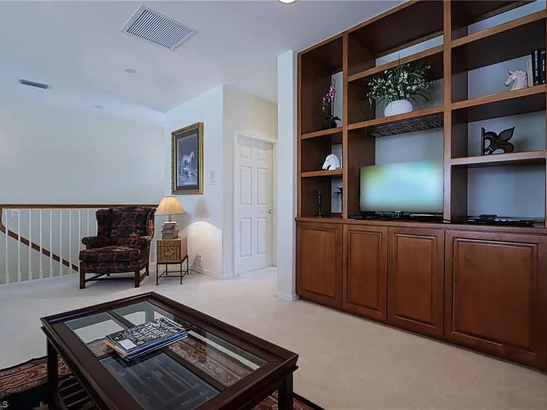 5901 Ashford Ln — Photo 9