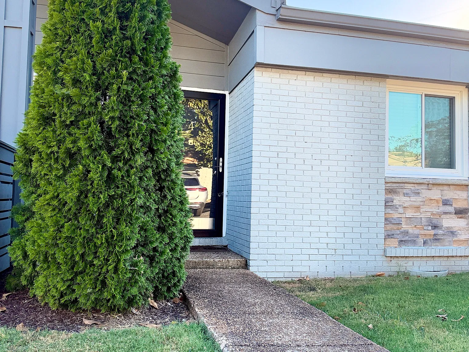 1900 Richard Jones Rd — Photo 2
