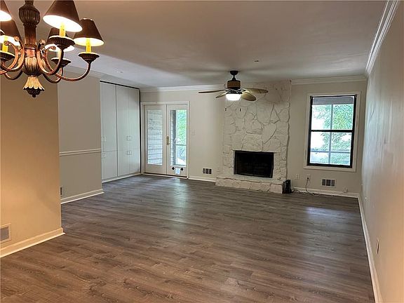 5th image of 520 Gardenia Ln