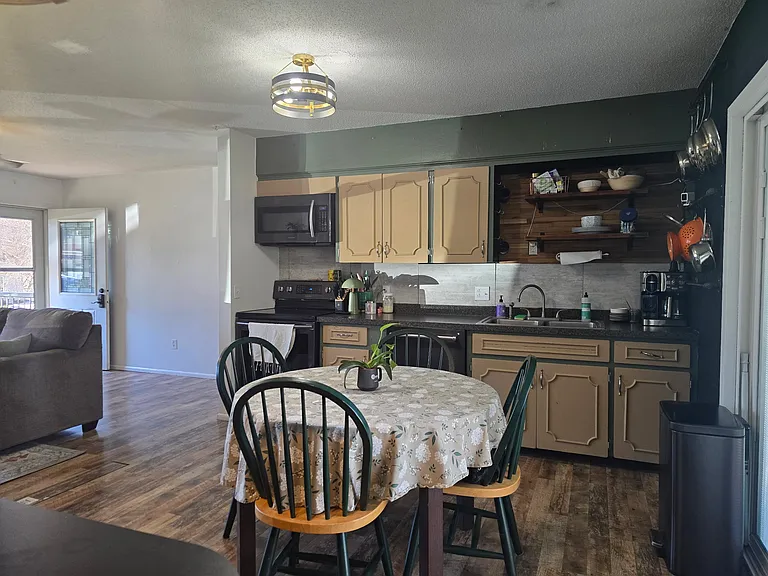 1110 S Mill St — Photo 11