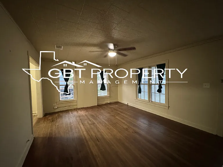 406 E Cobb St — Photo 5