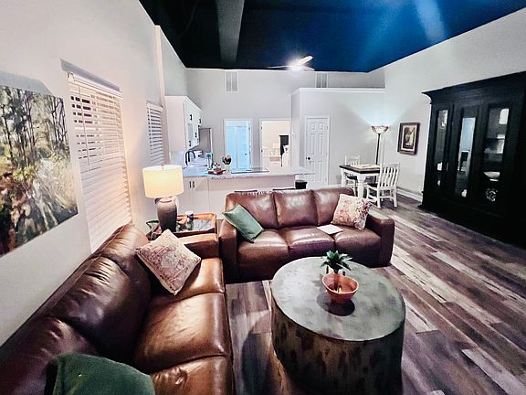 Industrial apartment with open space concept & Heating & AC