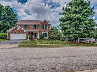 201 Thornwood Ct, Coraopolis, PA 15108