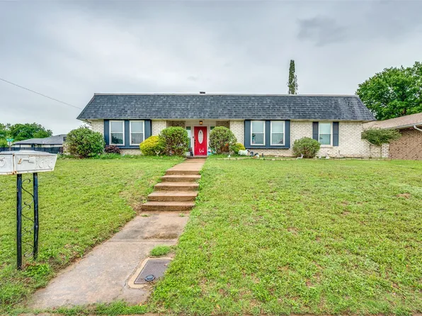 1616 Country Manor Rd, Fort Worth, TX 76134