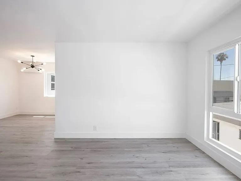 1042 N Orange Grove Ave — Photo 6