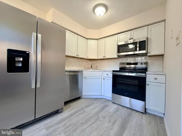 335 E Lancaster Ave Unit B14, Downingtown, PA 19335