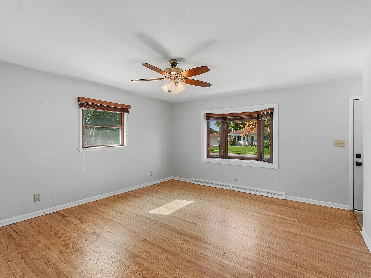 3 bed, 1.5 bath, 1034 sqft, $2,450 — Photo 4