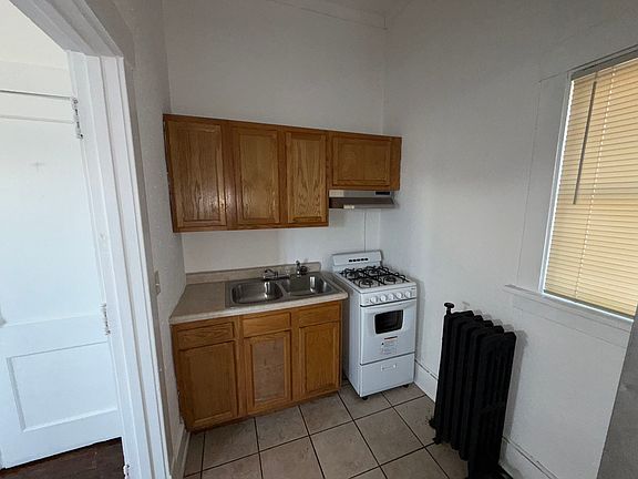 5th image of 626 N Perry St APT 1