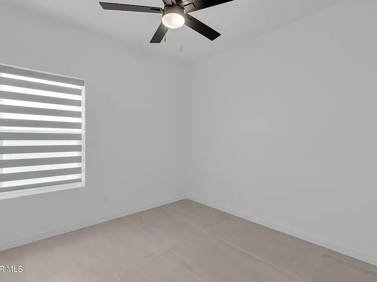 12825 Middlesbrough Ave — Photo 28