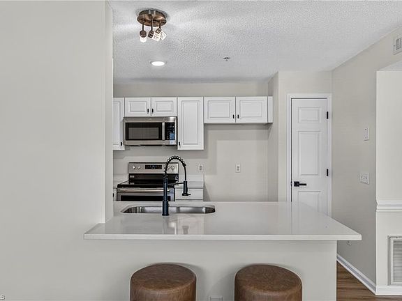 5th image of 3725 Morris Farm Dr APT 2D