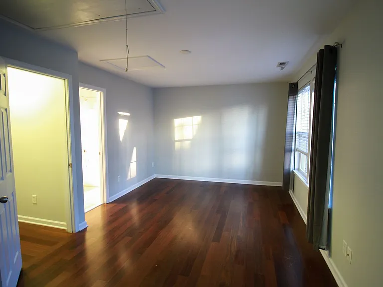 264 W Bland St — Photo 12