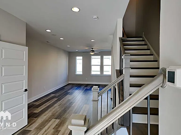 586 W End Dr — Photo 5