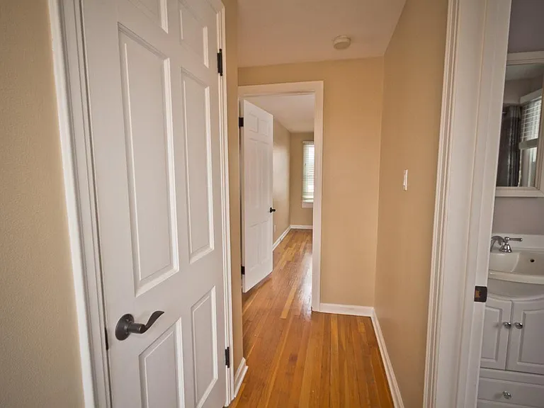 1433 Henrietta St — Photo 17