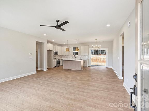 3rd image of 2263 Lee Lawing Rd