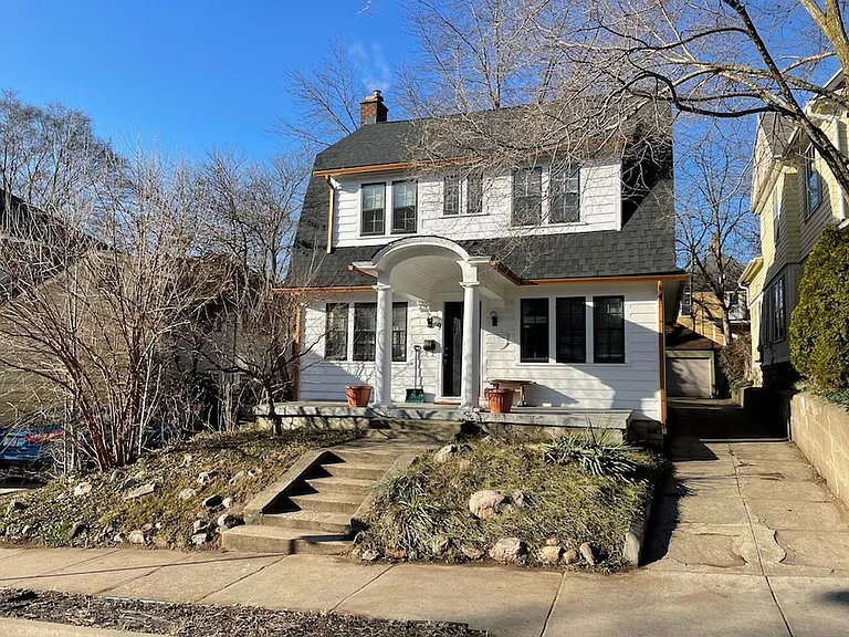 9 Union Ave NE — Photo 1
