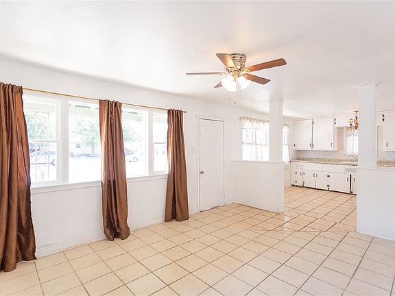 4th image of 600 S Woody Dr