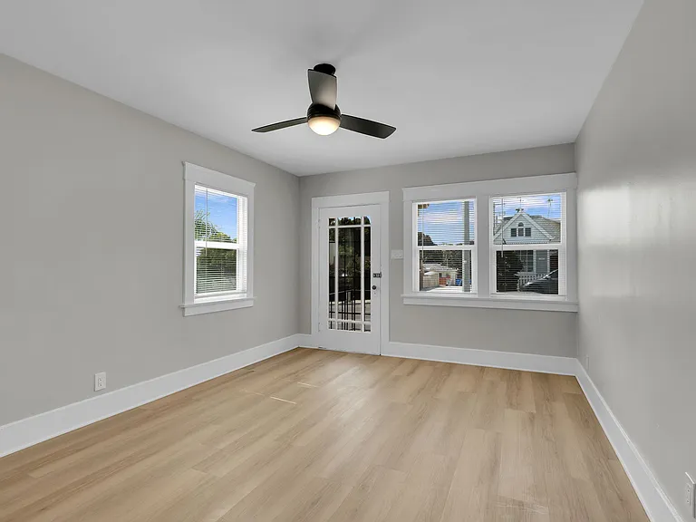 1922 Howard Ave #1922 — Photo 10